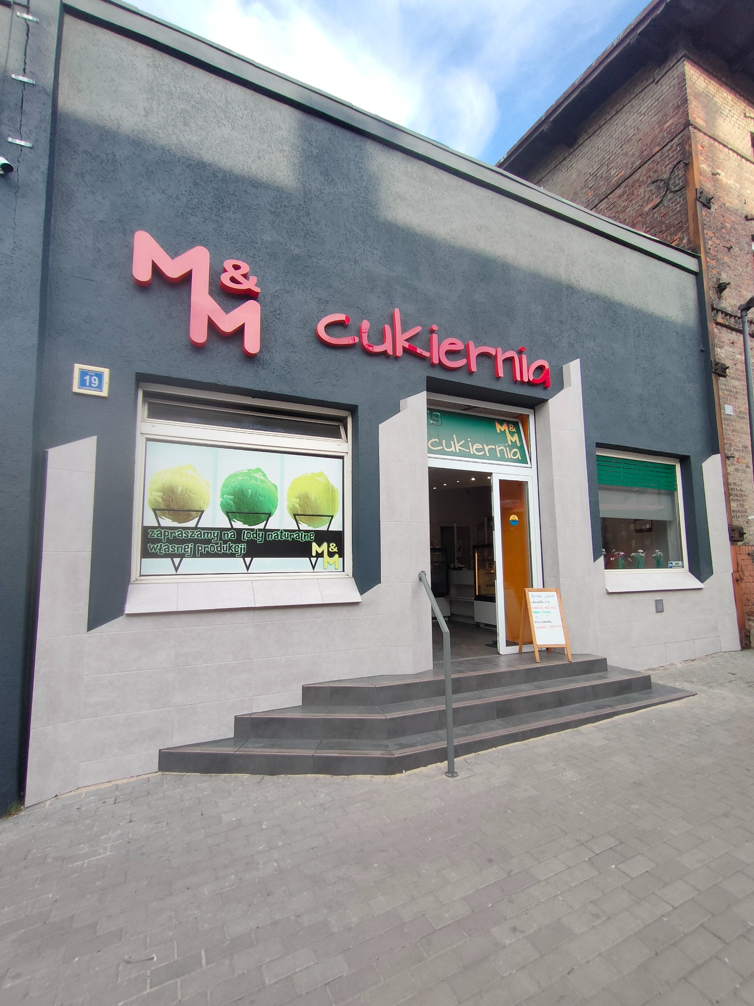 Wytwórnia Ciast i Lodów 'M&M' w Świętochłowicach przy ulicy Łagiewnicka 19