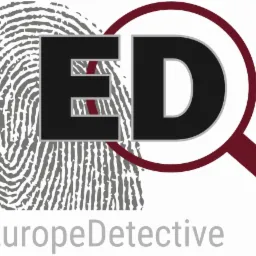 Logo firmy EuropeDetective z odciskiem palca i stylizowaną lupą w kolorze bordowym.