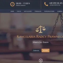 Strona internetowa kancelarii radcy prawnego z motywem wagi, prezentująca godziny otwarcia, numer telefonu i odnośniki do mediów społecznościowych.