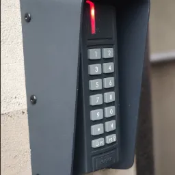 Wykonujemy również instalacje systemów kontroli dostępu.