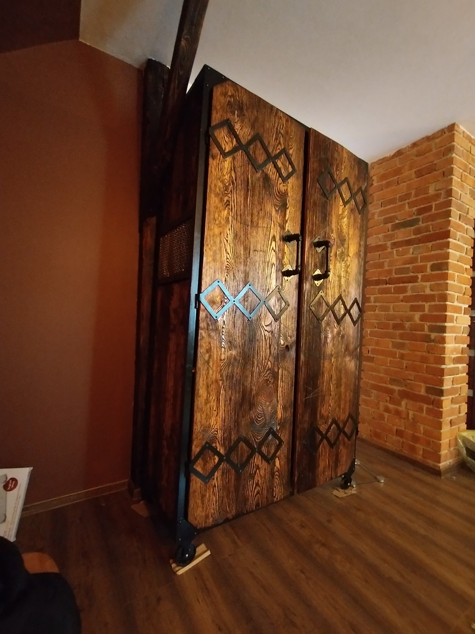 Szafa industrial, lite drewno