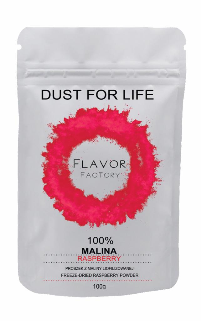 Biała, zamknięta torebka z proszkiem malinowym liofilizowanym, z napisem 'Dust for Life' i logo 'Flavor Factory' otoczonym okręgiem z czerwonego proszku.