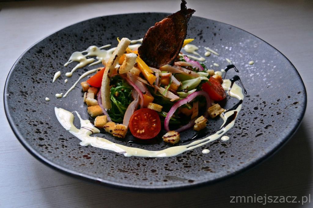 Sałatka z kurczakiem wędzonym