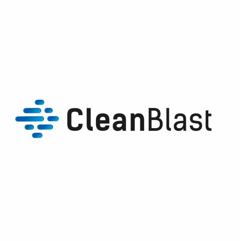 Logo firmy CleanBlast z niebieskim symbolem graficznym przypominającym trzy równoległe strumienie wody po lewej stronie nazwy firmy, napisanej czcionką bezszeryfową w kolorze czarnym.