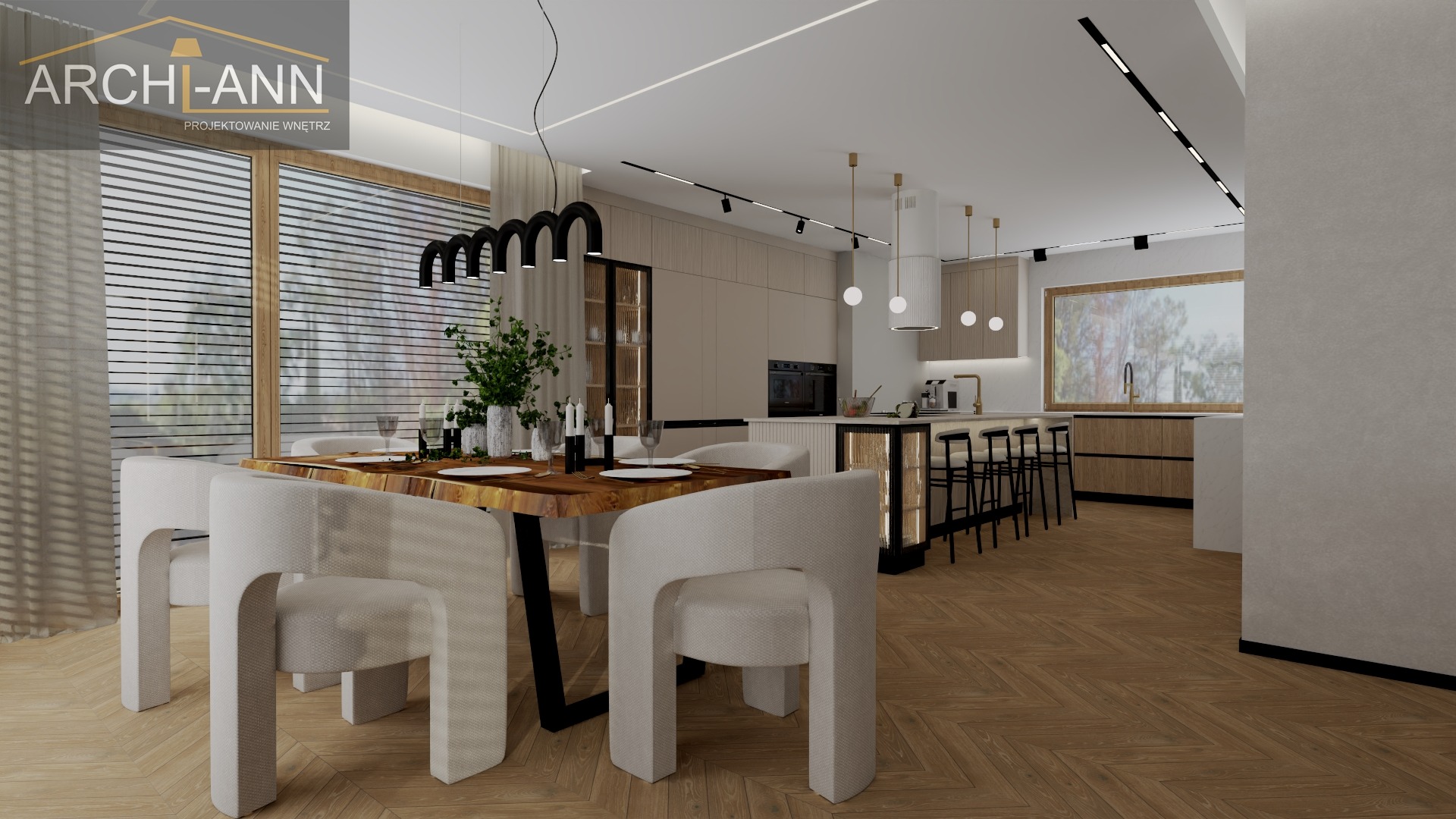 Wizualizacja jadalni z otwartą kuchnią, stół z blatem z litego drewna i białymi krzesłami, parkiet w jodełkę, czarne lampy wiszące nad stołem, logo firmy projektowej w lewym górnym rogu.