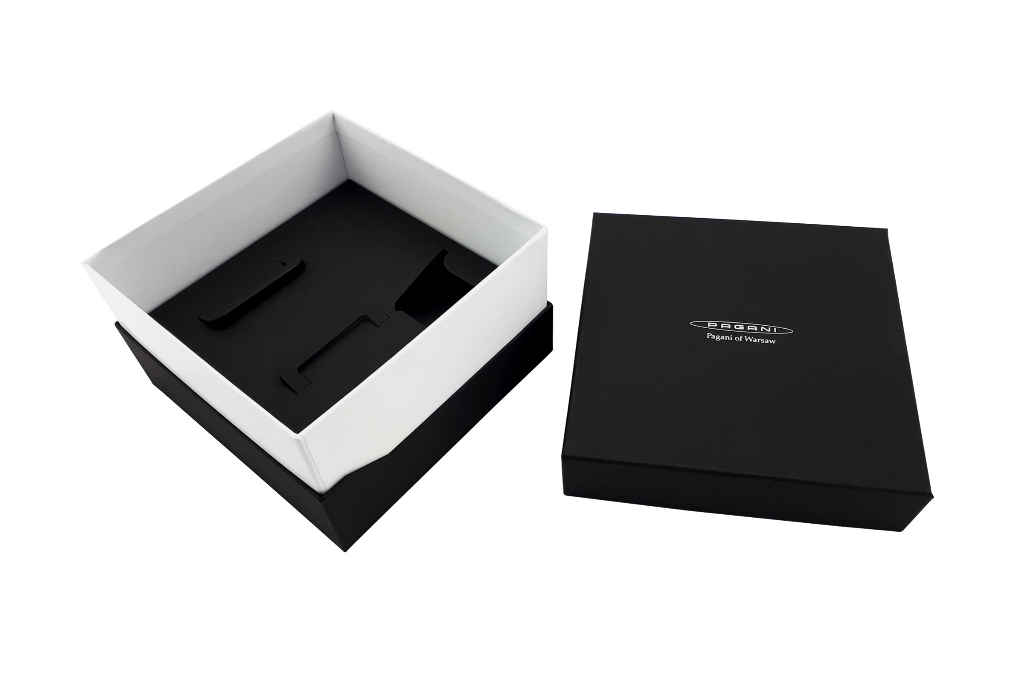 Otwarta, czarno-biała, elegancka pudełko z logo 'Pagani Pagani of Warsaw', obok zamknięta pokrywka, na białym tle.