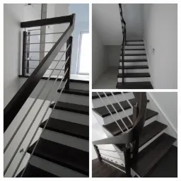 Kolaż przedstawiający nowoczesne schody z ciemnego drewna z białymi stopnicami i balustradą z nierdzewnych prętów, widoczne z różnych perspektyw.