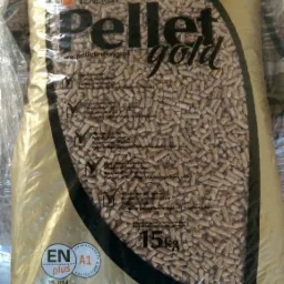 Worek 15 kg pelletu drzewnego Pellet Energy Gold, widoczny certyfikat ENplus A1, zapakowany w przezroczystą folię.