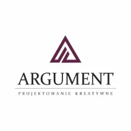 Fioletowy, geometryczny logotyp firmy 'Argument' z dopiskiem 'Projektowanie Kreatywne' poniżej nazwy.