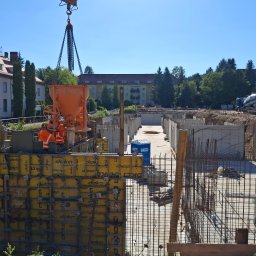 Budowa budynku wielorodzinnego 5500m2. w Jeleniej Górze - ściany żelbetowe garażu podziemnego. 