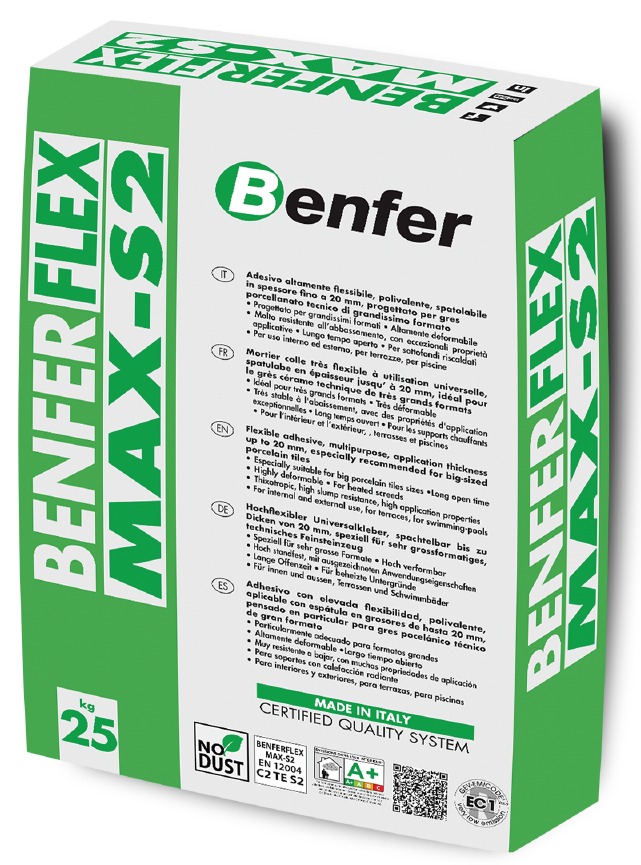 Opakowanie kleju elastycznego Benfer Flex Max-S2 do płytek, z informacjami o właściwościach i certyfikatach, w tym A+ emisji.