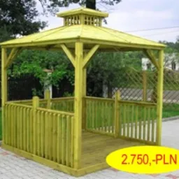 Żółta, drewniana altana ogrodowa typu Martina z barierkami, widoczna na tle kostki brukowej i zieleni, z ceną 2750 zł w prawym dolnym rogu.