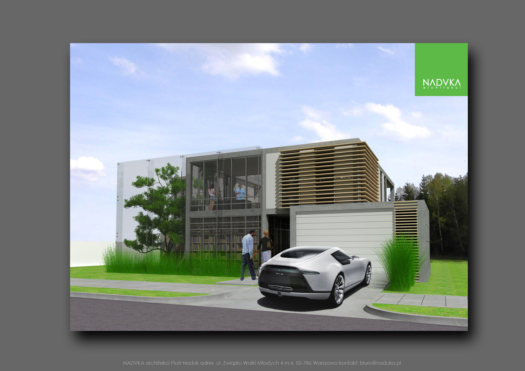 Wizualizacja nowoczesnego domu z płaskim dachem i elementami drewnianymi, z dużymi oknami, przed którym stoi sportowy samochód i przechodzą dwie osoby. Widoczny branding NADVKA architekci.