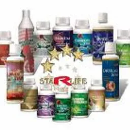 Zestaw różnorodnych suplementów diety marki StarLife w butelkach i pojemnikach, otoczonych złotymi gwiazdkami na białym tle.