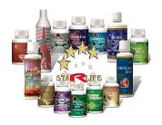 Zestaw różnorodnych suplementów diety marki StarLife w butelkach i pojemnikach, otoczonych złotymi gwiazdkami na białym tle.