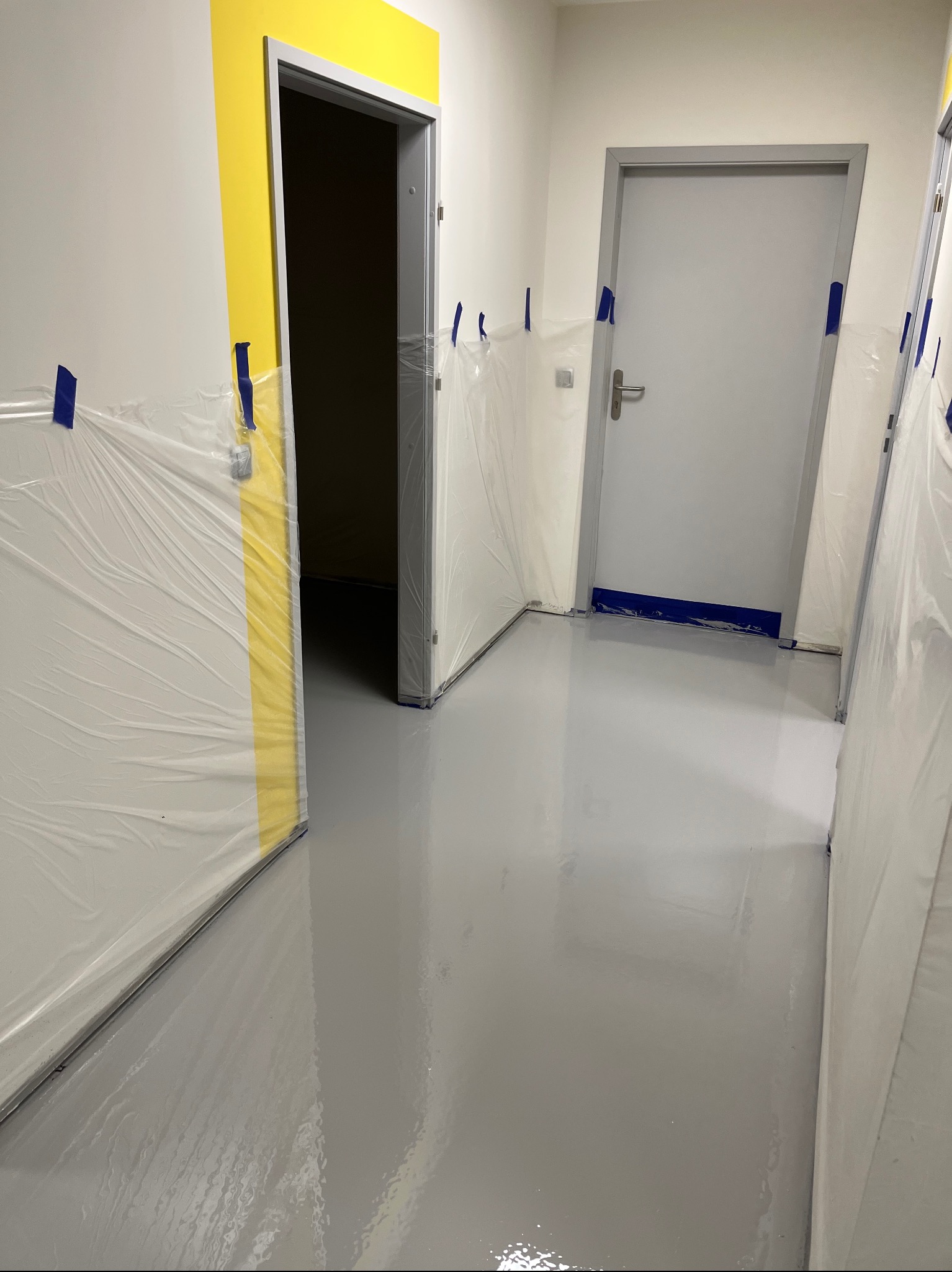 Posadzki żywiczne do biura, magazynu