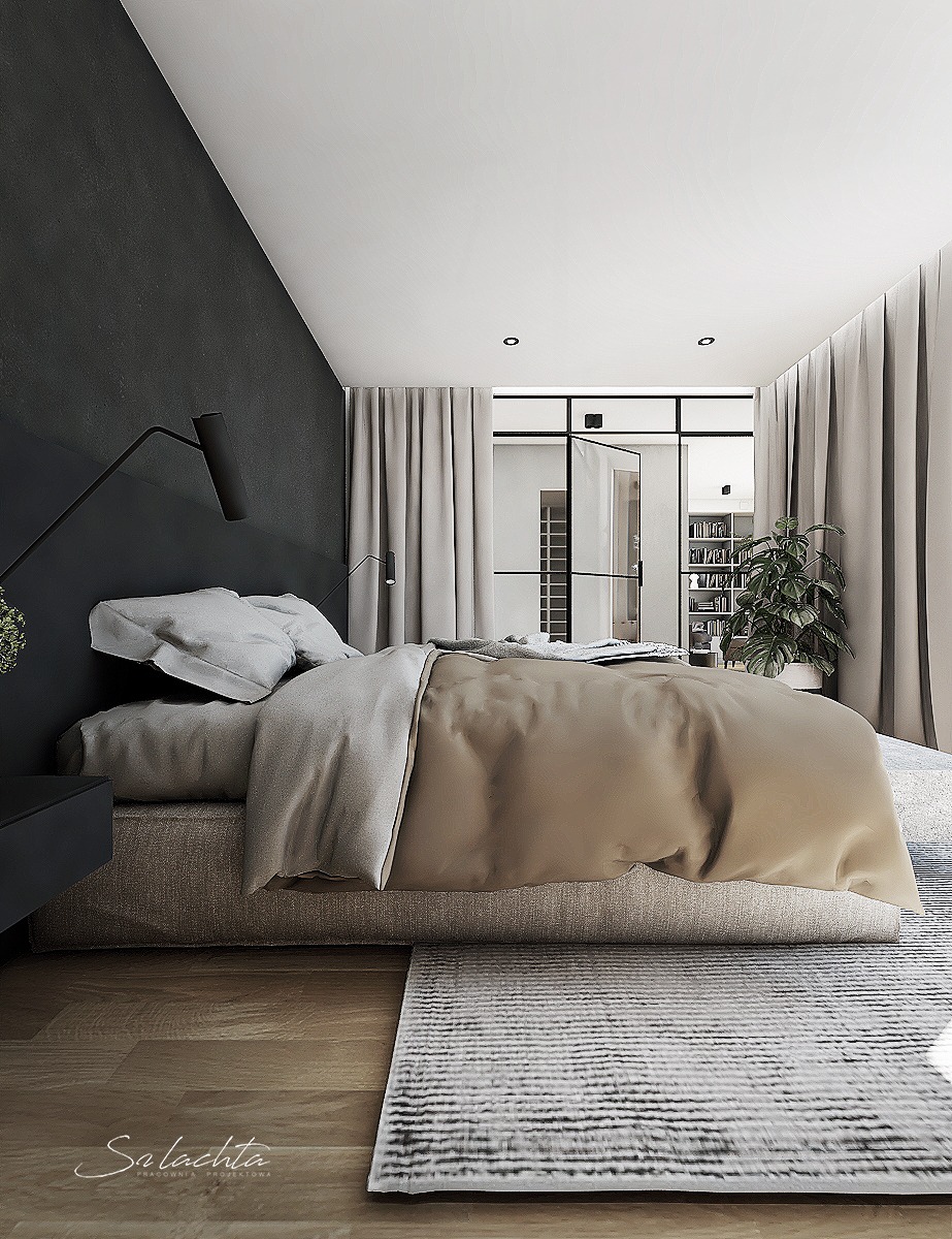 Nowoczesna sypialnia z łóżkiem w beżowej pościeli, ciemną ścianą i minimalistyczną lampą, widok na przeszklone drzwi balkonowe z roślinami i regałem z książkami w tle.