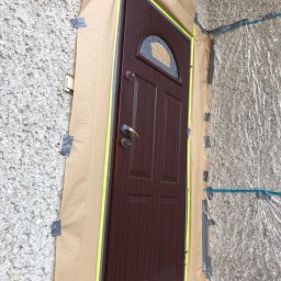Malowanie natryskowe drzwi przy użyciu farb Flugger 