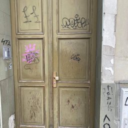 Renowacja drzwi w Bydgoszczy zdjęcie przed i po robocie .