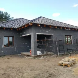 Elewacja w trakcie wykonania