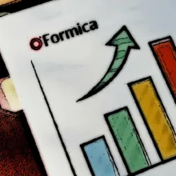 Wizualizacja wzrostu finansowego w Toruniu: Wykres słupkowy z rosnącą zieloną strzałką, prezentowany na dokumencie z nagłówkiem 'O'Formica'.