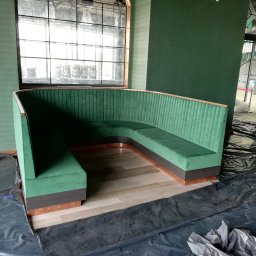 Łukasz Starosta HEST MEBLE TAPICEROWANE - Meble tapicerowane dla restauracji , barów i jadalni. Wykonane według autorskich projektów.