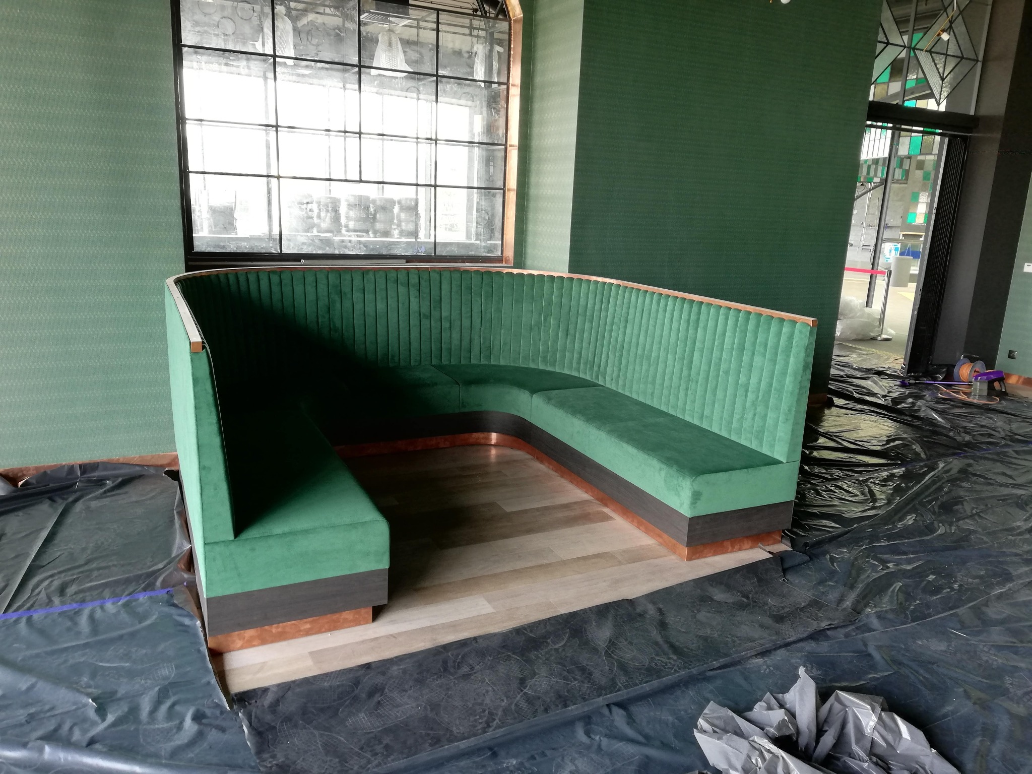 Meble tapicerowane dla restauracji , barów i jadalni. Wykonane według autorskich projektów.