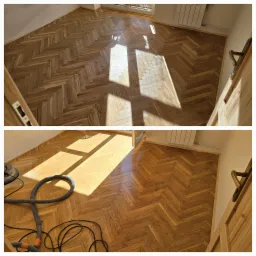 Dwa ujęcia parkietu ułożonego w jodełkę: górne przed, dolne w trakcie renowacji z widocznym wężem odkurzacza i fragmentem maszyny szlifującej.