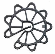 Szary dystans do zbrojenia w kształcie gwiazdy z prętem w środku, na białym tle.