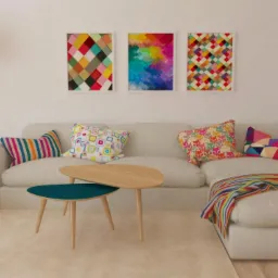 Jasny salon w Rzeszowie z białym narożnikiem, stolikiem kawowym z dwoma blatami w kolorach drewna i turkusu, kolorowymi poduszkami i obrazami w geometryczne wzory, uzupełniony lampą podłogową...