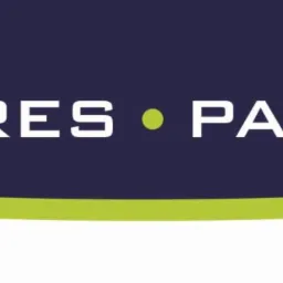 Logo firmy Progress Partner na granatowym tle z zielonym akcentem graficznym.