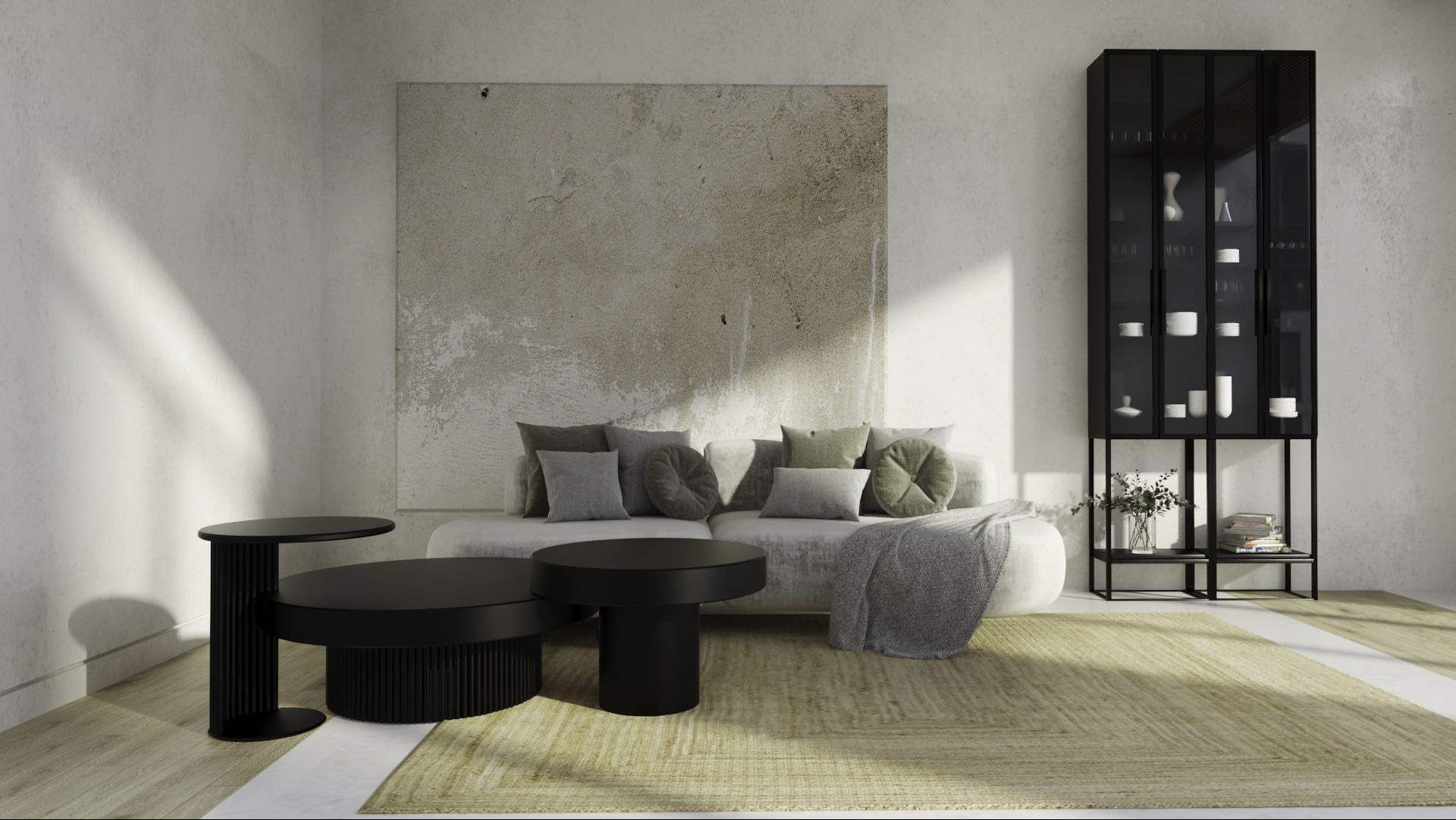 Minimalistyczne wnętrze: kremowa sofa z szarymi poduszkami, czarne, okrągłe stoliki kawowe, przeszklona czarna witryna z dekoracjami, dywan w odcieniach beżu i ściana z fakturą betonu w promieniach...