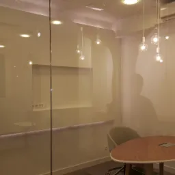 nietypowa zabudowa g-k w obiekcie użyteczności publicznej