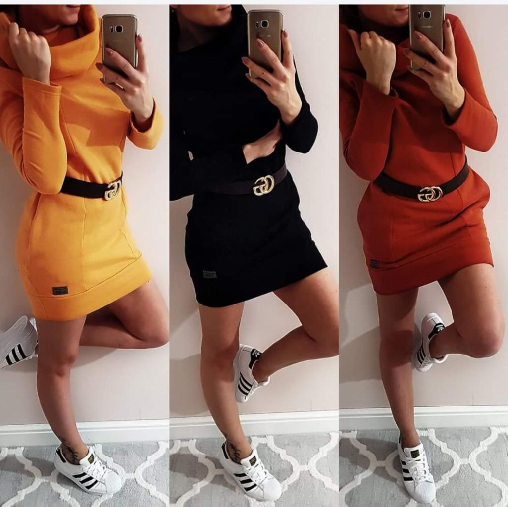 Kolaż trzech zdjęć modelki prezentującej sukienki dresowe z kapturem w kolorach: żółtym, czarnym i ceglastym, każda z paskiem z klamrą w kształcie dwóch przeplatających się liter G, uzupełnione...