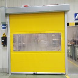 Minirapid. Brama z aluminium i folii PVC. Otwiera się do 2m/s. Polecana przez operatorów wózków widłowych za kulturę pracy i funkcjonalność. 