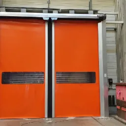 Brama otwierana na boki. Prędkość do 3,5 m/s. Brama z systemem CRASH (samonaprawialna).