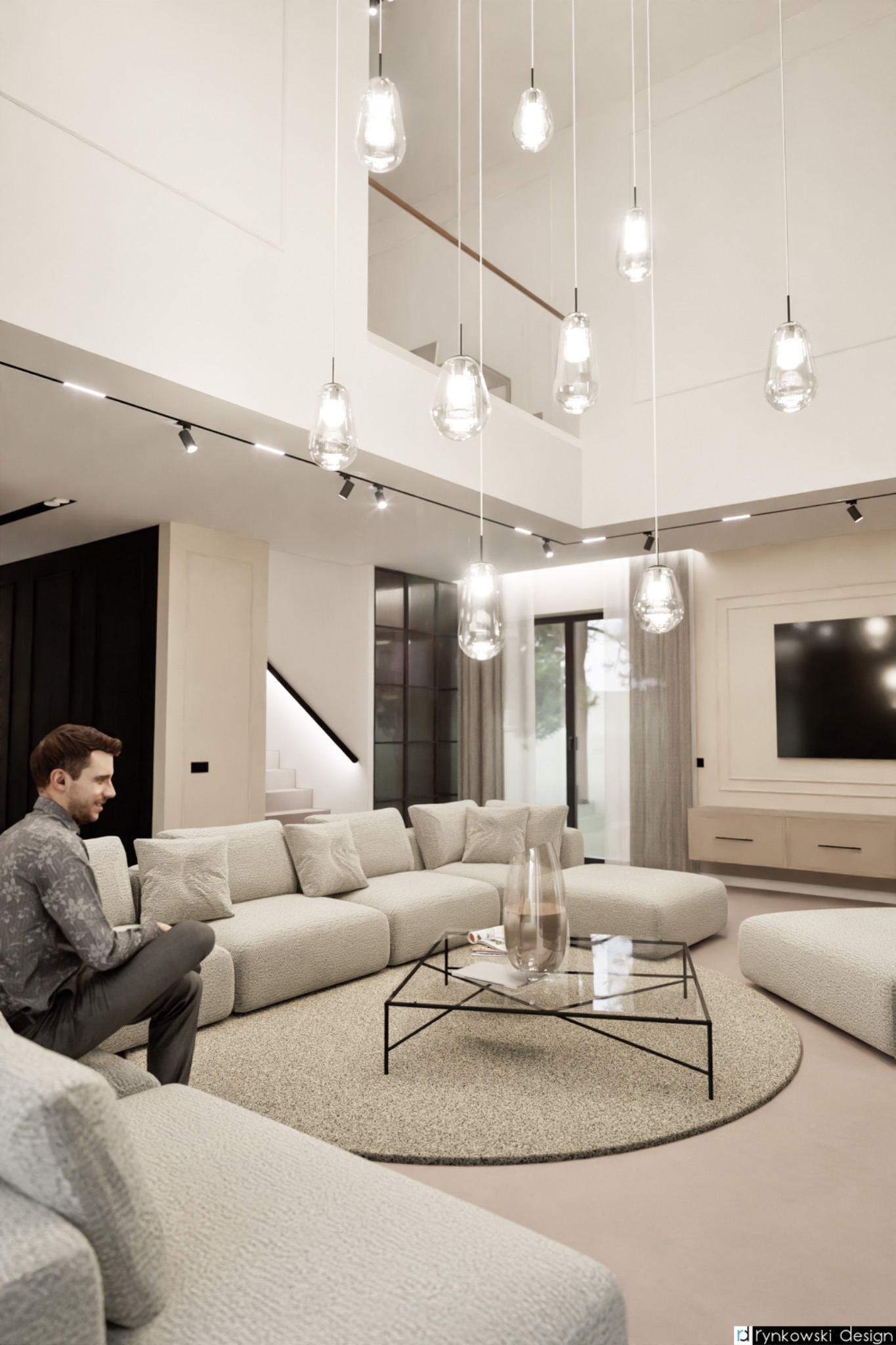 Wnętrze salonu w jasnych barwach z wysokim sufitem, oświetlone wiszącymi lampami, z narożną sofą i szklanym stolikiem kawowym na okrągłym dywanie. Widoczna postać mężczyzny siedzącego na sofie.