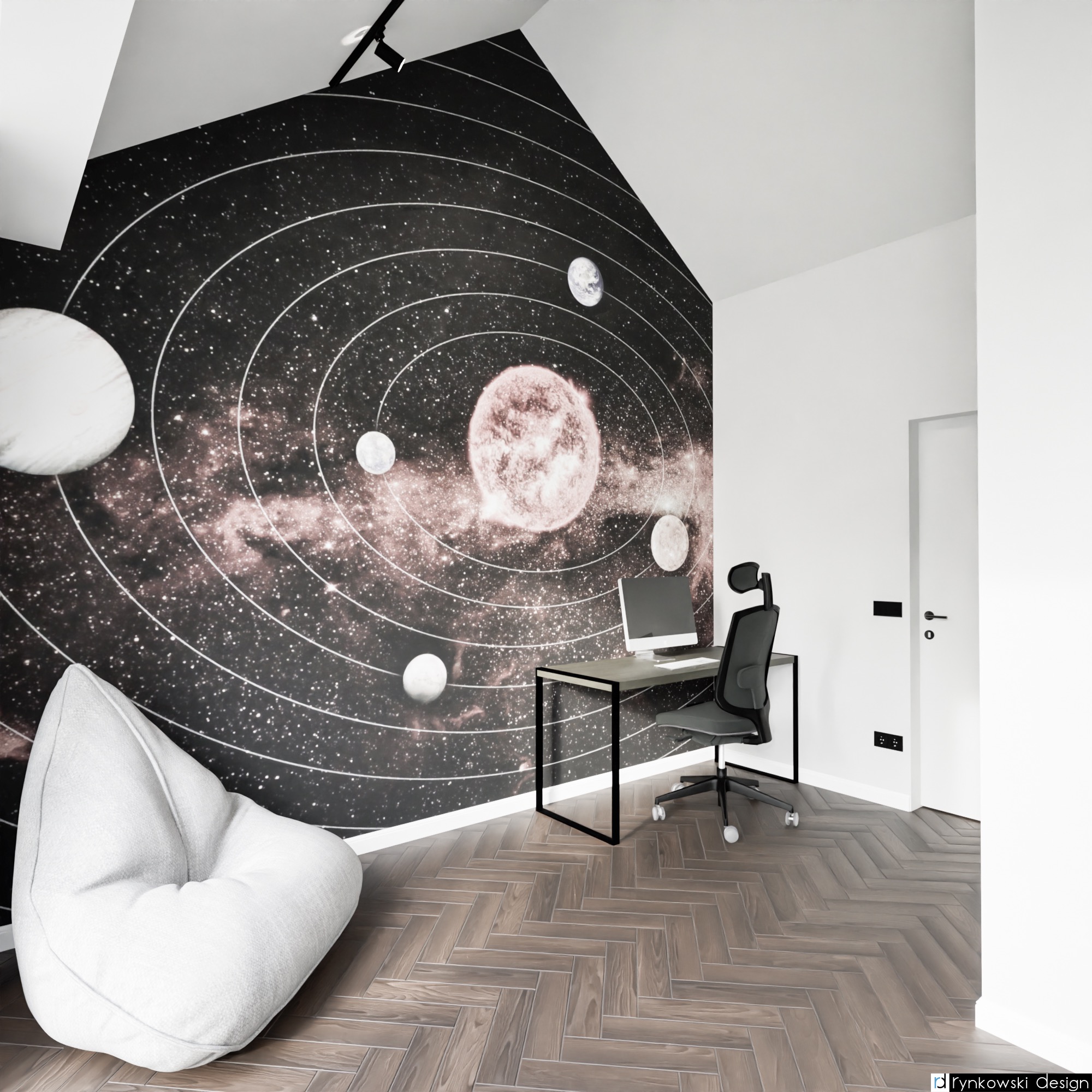 Pokój z biurkiem, komputerem i fototapetą z motywem kosmosu, uzupełniony pufem w kształcie worka i parkietem w jodełkę.