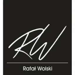 Logo firmy odzieżowej: stylizowany monogram 'RW' nad imieniem i nazwiskiem 'Rafał Wolski' na czarnym tle.
