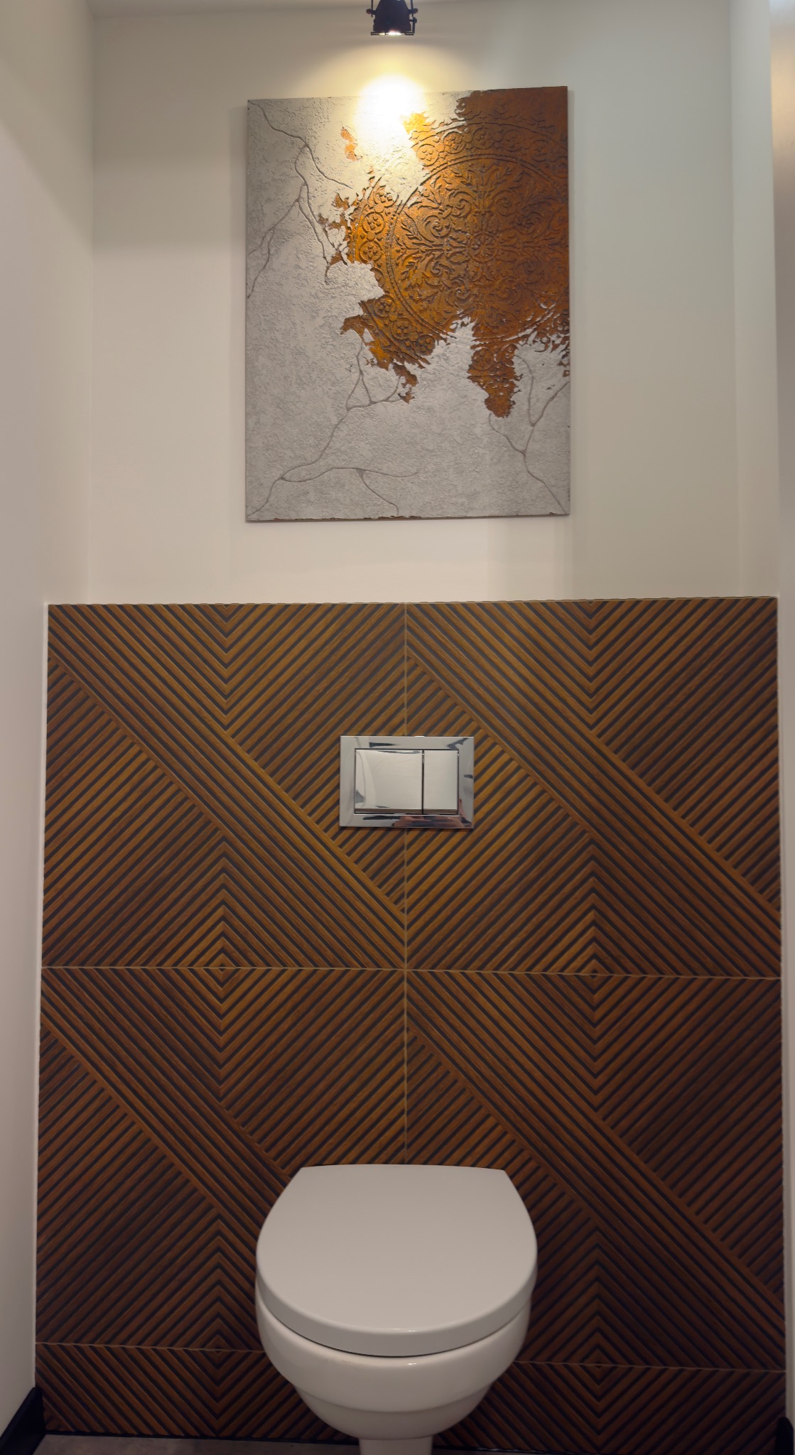 Zabudowa g/k stelaża podtynkowego wraz z płytkowaniem oraz jako element dekoracyjny tynk dekoracyjny efekt rdzy