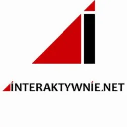 Logo firmy Interaktywnie.net: czerwony trójkąt i czarna litera 'i' nad nazwą domeny.