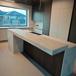 Wyspa, blat i zlew wykonane ze spieku kwarcowego