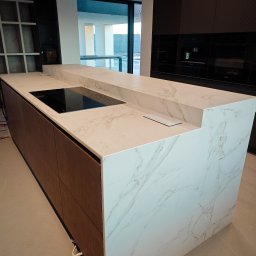 Wyspa, blat i zlew wykonane ze spieku kwarcowego