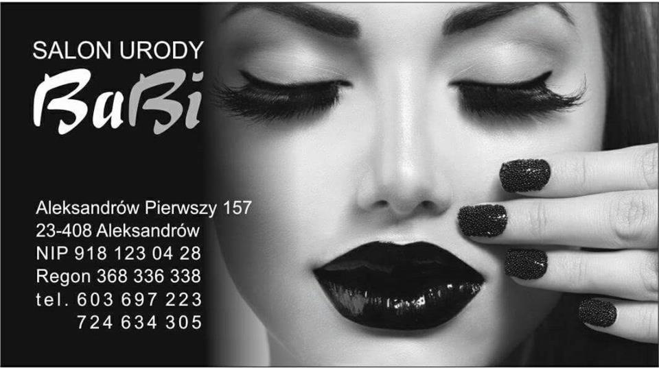 Czarno-białe zdjęcie zbliżeniowe twarzy kobiety z wyrazistym makijażem oczu i ust oraz dłoni z czarnym manicure z efektem kawioru, obok logo salonu urody i danych kontaktowych.