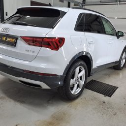 Audi Q3 zakres prac: Przyciemnienie szyb,korekta lakieru,detailing wnętrza. 