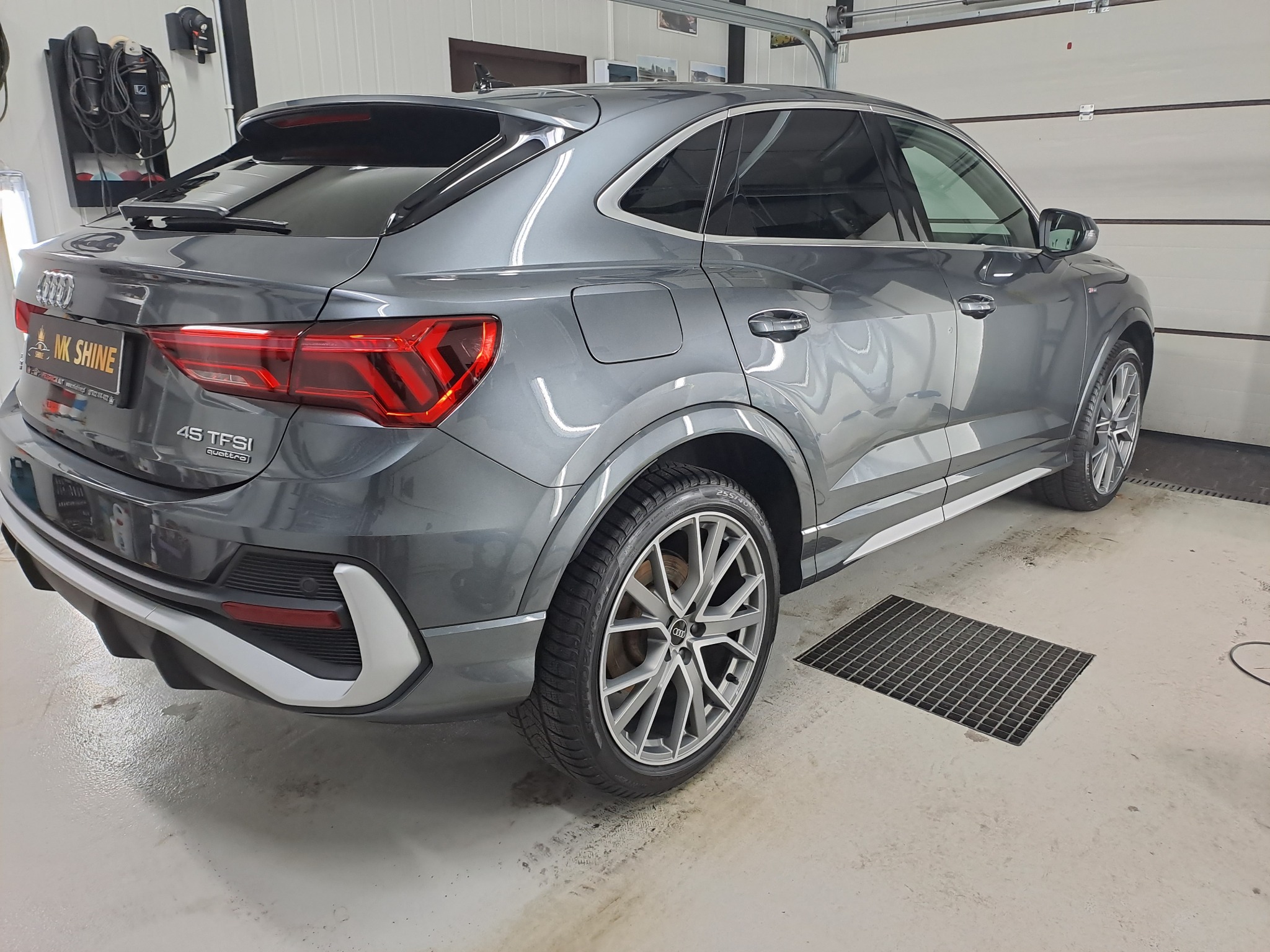 Audi Q3. Zabezpieczenie lakieru 5 letnią powłoką ceramiczną oraz Bezinwazyjne Przyciemnienie szyb