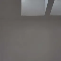 Gładka, szara ściana z dwoma oknami dachowymi z drewnianymi ramami, przez które widać błękitne niebo.