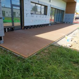 Taras przy nowo budowanym przedszkolu