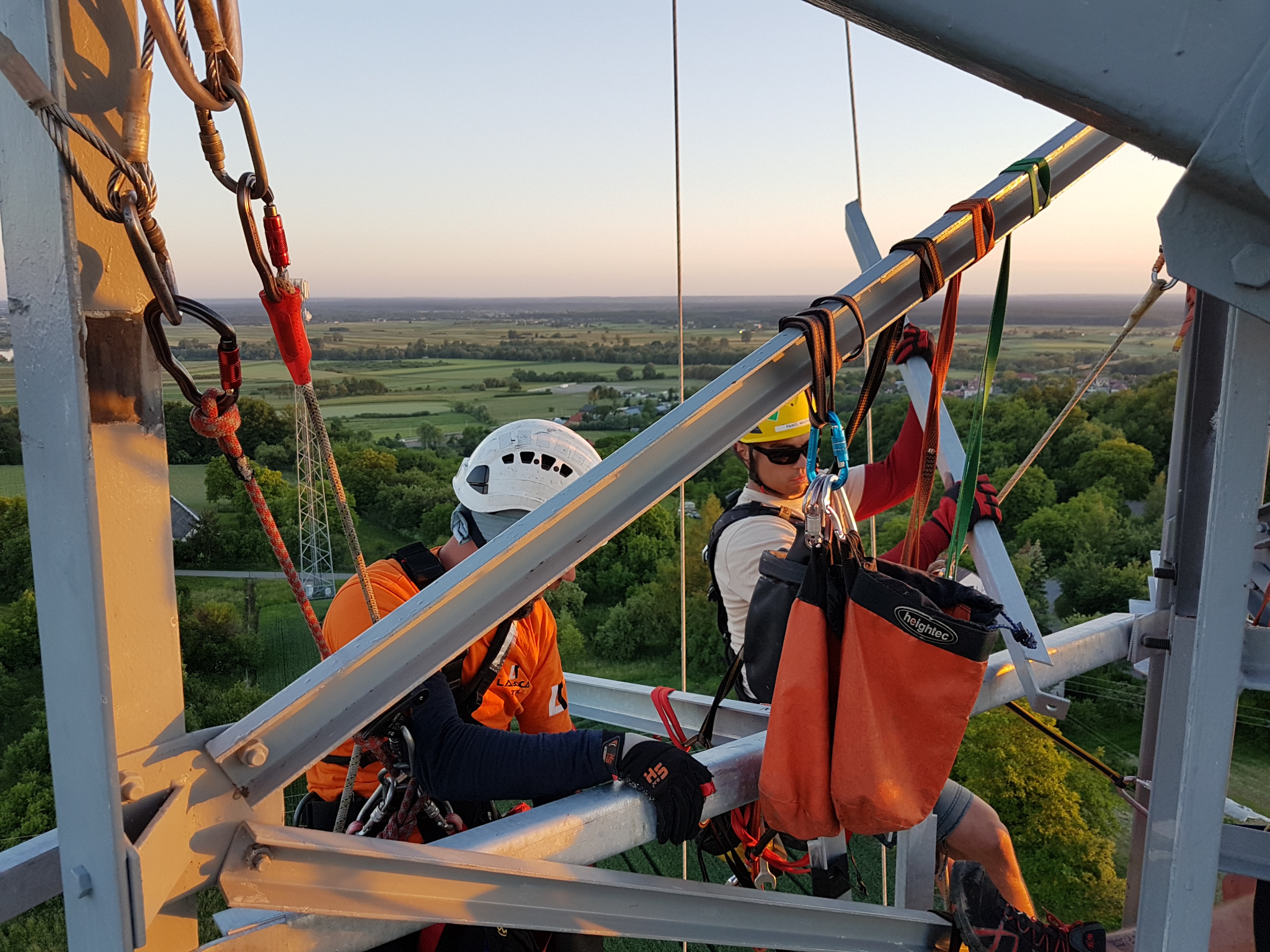 Usługi alpinistyczne montaż konstrukcji