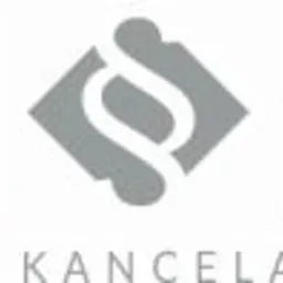 Szary logotyp KSK Kancelaria z symbolem paragrafu w rombie, otoczonym strzałkami w lewo i prawo.